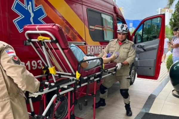 idosa é resgatada de incêndio em Manaus