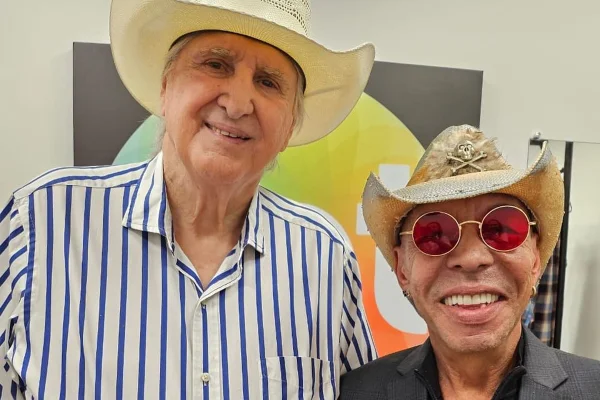 “Chorando de tristeza”, lamenta Sérgio Reis sobre a morte de Chrystian
