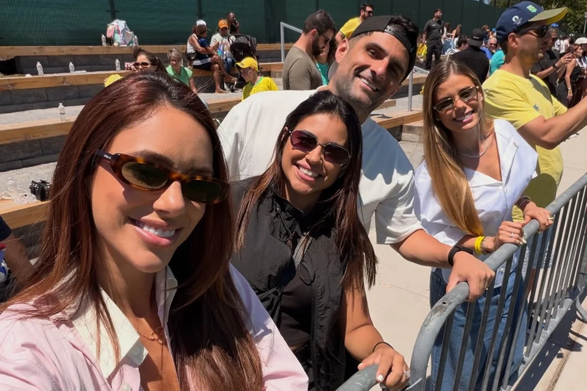 Bruna Biancardi posa com amigos nos Estados Unidos Bruna Biancardi posa com amigos nos Estados Unidos