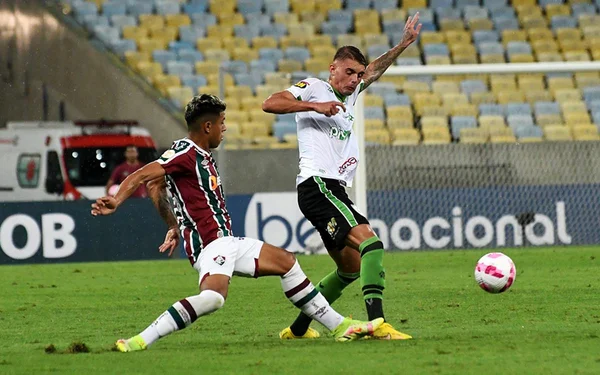 Fluminense perde do América-MG, é vaiado no Maracanã e deixa o G4