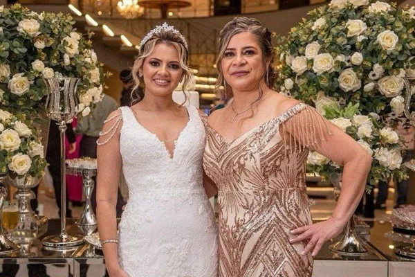 Cleusa está internada e seu marido morreu no acidente. Bárbara Nunes abriu uma vaquinha para trazer a mãe da Argentina ao Brasil - Metrópoles