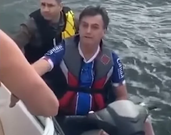 Bolsonaro em passeio de jet sky