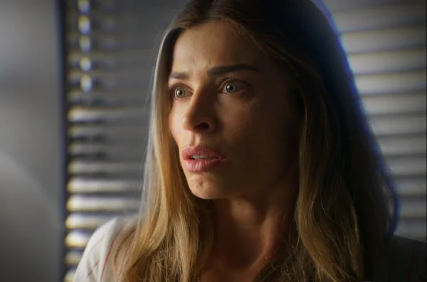 Bom Sucesso: chocada, Paloma dá adeus a Alberto