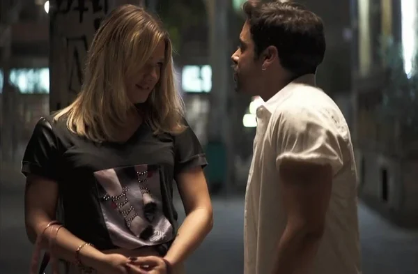 Dona do Pedaço: Abel se assusta com volume entre as pernas de Britney