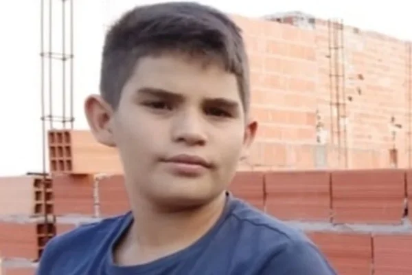 Adolescente de 12 anos morre eletrocutado enquanto soltava pipa