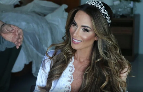 Nicole Bahls se casa com Marcelo Bimbi em cerimônia luxuosa