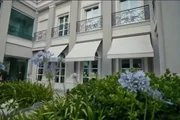 Imagens exibidas no documentário mostram a área externa da mansão de Anita Harley, avaliada em cerca de R$ 50 milhões Imagens exibidas no documentário mostram a área externa da mansão de Anita Harley, avaliada em cerca de R$ 50 milhões