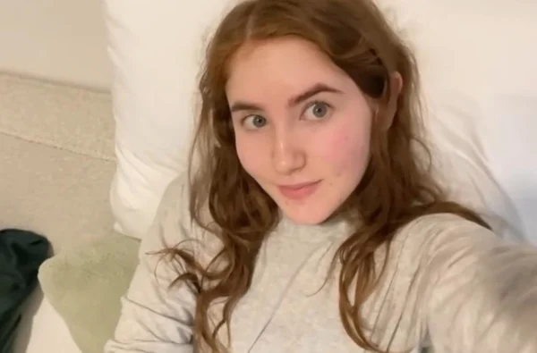 Imagem colorida da jovem Jenna - Metrópoles