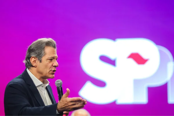 Haddad busca combater antipetismo em campanha pelo governo de SP