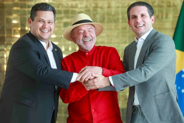Taxa das blusinhas: Motta anuncia avanço na comissão após reunião com Lula