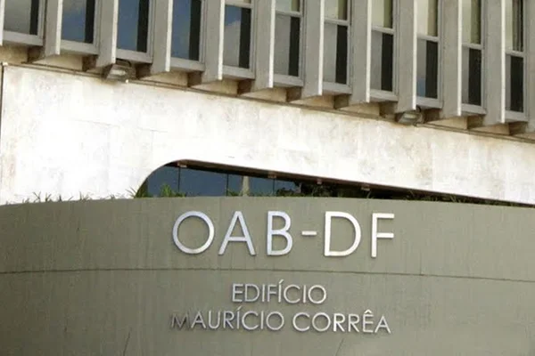 Do UFC no debate ao meme com nazista. Campanha pela OAB-DF vira caso de polícia