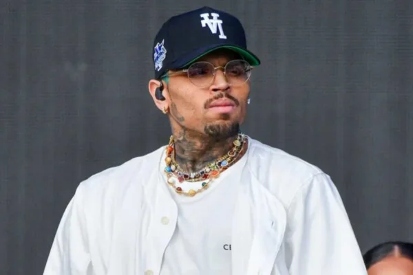 Chris Brown é condenado a pagar R$ 67 milhões a ex-funcionária