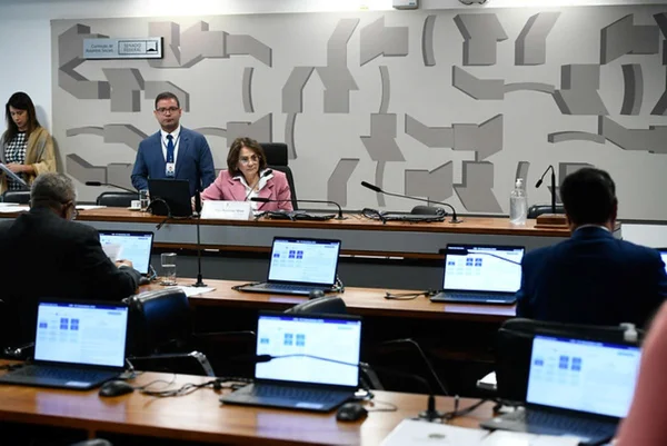 Na imagem, a sessão da Comissão de Assuntos Sociais de quarta-feira (28/5)