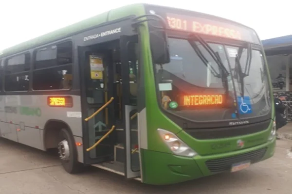 A Polícia Militar do Distrito Federal (PMDF) deteve, na manhã desta sexta-feira (22/3), um homem, de 35 anos, acusado de assédio sexual dentro de um ônibus vindo de Planaltina com destino a Rodoviária do Plano Piloto.