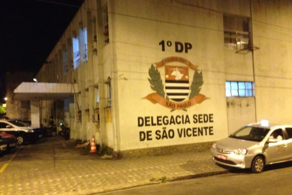 Homem foi preso por agredir e ameaçar uma mulher de morte. Advogado é investigado por ter dado seu celular para cliente falar com a vítima - Metrópoles