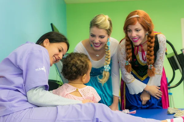 Amigas se reúnem para levar esperança e felicidade a crianças com câncer