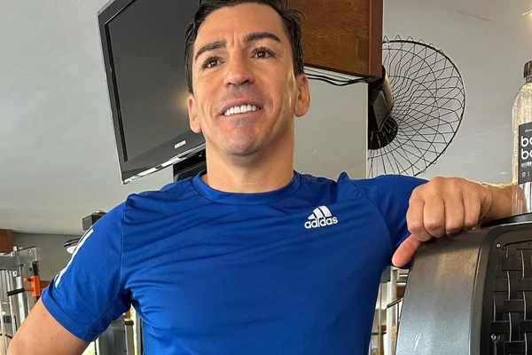 Lúcio, ex-zagueiro da Seleção, faz fisioterapia após queimaduras - Metrópoles