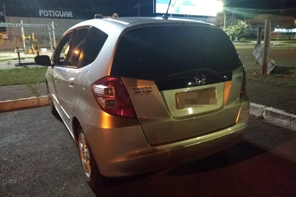 DF: adolescentes invadem casa, fazem família refém e levam carros