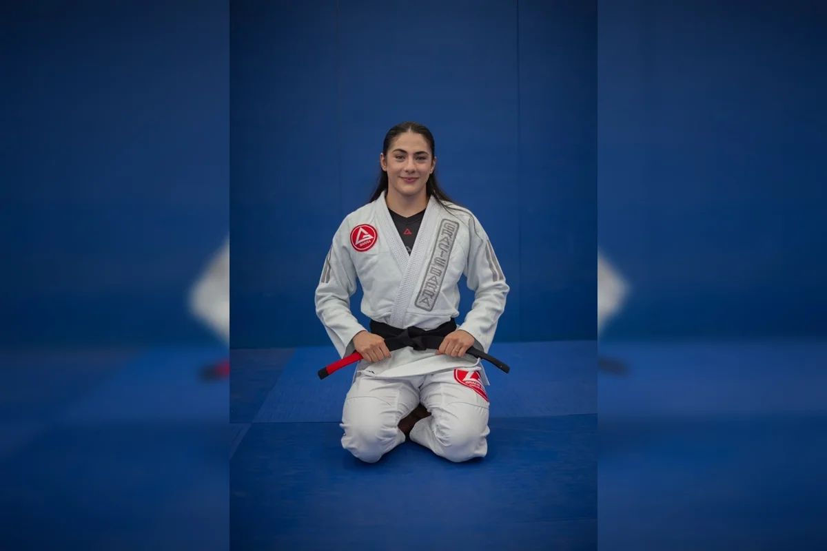 Entre os dias 3 e 6 de setembro, a mais de 17 mil quilômetros de casa, Maria Clara foi campeã mundial em Tóquio e assumiu o primeiro lugar no ranking da Sport Jiu-Jitsu International Federation (SJJIF) Entre os dias 3 e 6 de setembro, a mais de 17 mil quilômetros de casa, Maria Clara foi campeã mundial em Tóquio e assumiu o primeiro lugar no ranking da Sport Jiu-Jitsu International Federation (SJJIF)