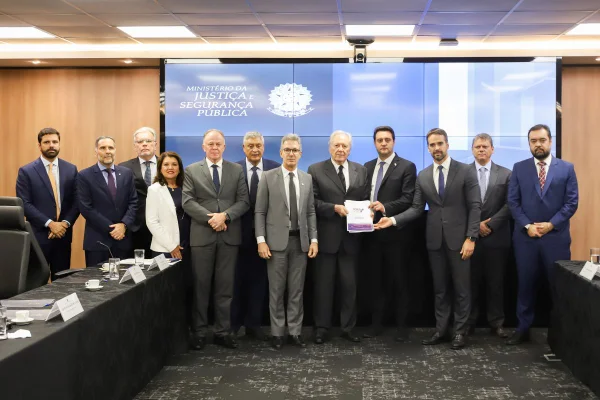 Governadores do Cosud ao lado de Lewandowski em gabinete - Metrópoles