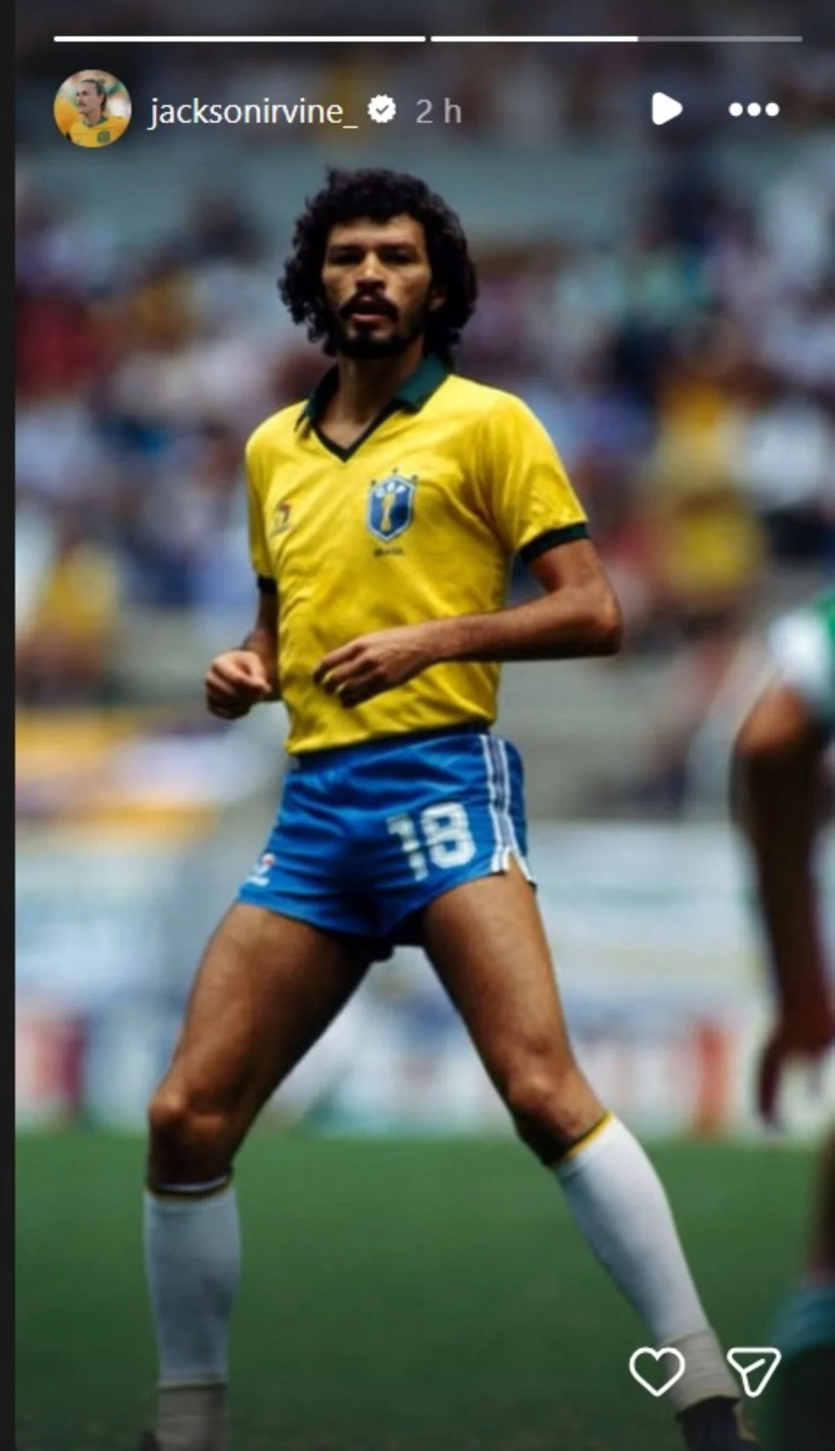 Irvine faz homenagem a Sócrates, ex-jogador do Corinthians que participou do movimento Democracia Corintiana Irvine faz homenagem a Sócrates, ex-jogador do Corinthians que participou do movimento Democracia Corintiana