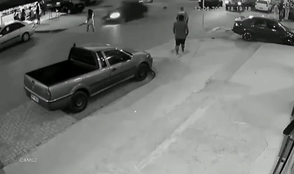 Vídeo: mãe é atropelada e tem bebê arremessada na rua no Entorno do DF