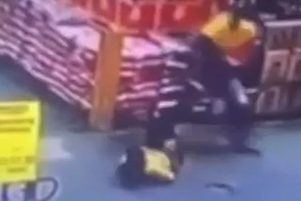 Mulher morre esfaqueada pelo ex-namorado em supermercado em MG