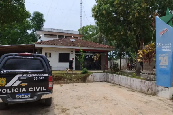 Imagem colorida da 53ª Delegacia Interativa de Polícia (DIP) de Santo Antônio do Içá, município do Amazonas - Metrópoles