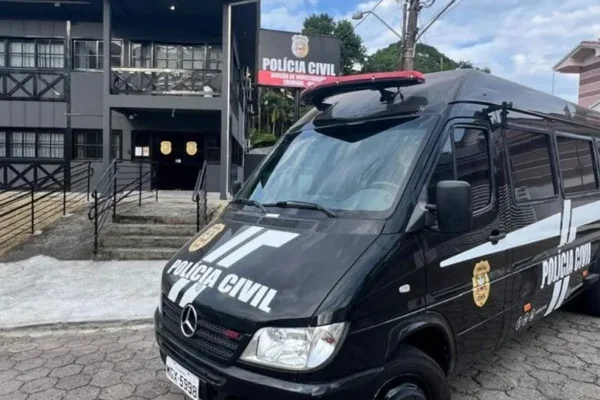 Homem inventa assalto para esconder que foi esfaqueado pela esposa
