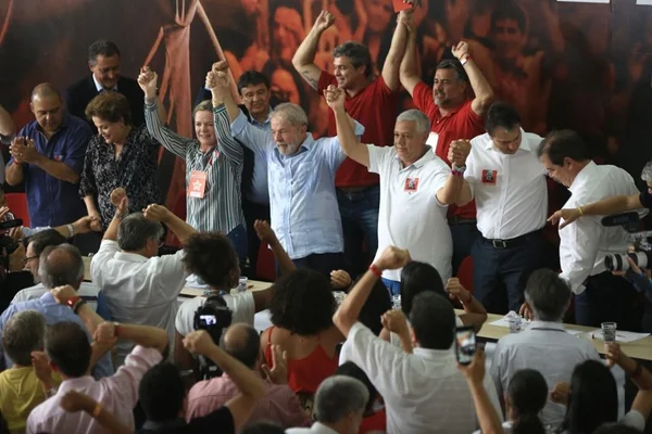 Defesa de Lula vai ao TSE para ter imagem do ex-presidente em programa