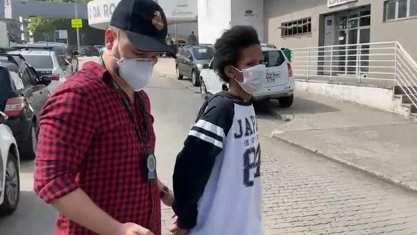 Vanessa Rodrigues da Silva, presa por supostamente agredir a filha Larissa, de quatro anos, no Rio