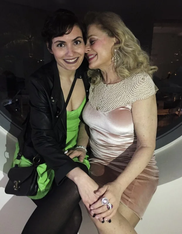 Nesta terça, ela postou um clique agarradinha na filha mais velha, Rafaela Fischer, de 39 anos Nesta terça, ela postou um clique agarradinha na filha mais velha, Rafaela Fischer, de 39 anos