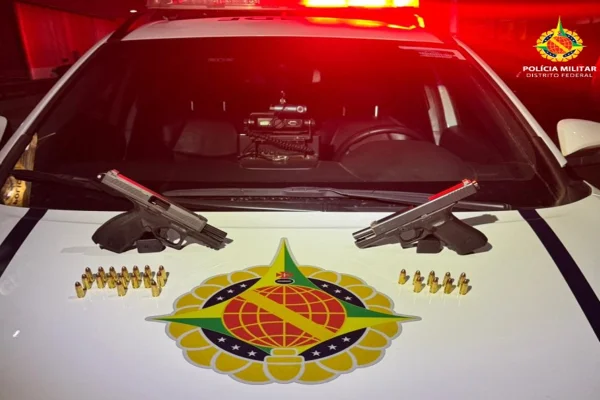 Dupla é presa após fugir de abordagem e trocar tiros com policiais