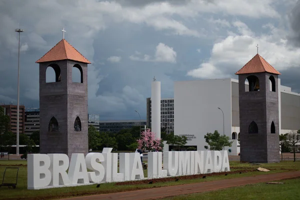 Hermeto direcionou emendas dos quartéis para o Brasília Iluminada