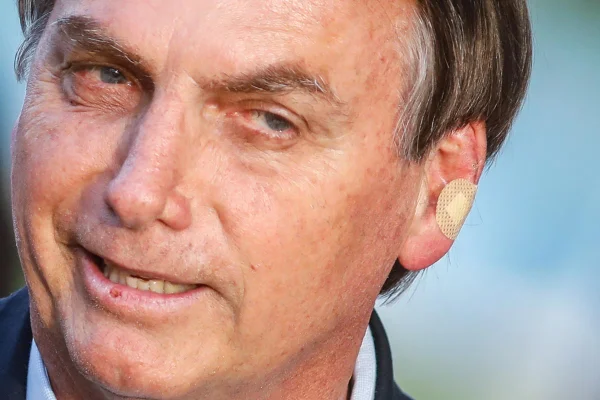Bolsonaro elogia bancos que não taxaram cheque especial