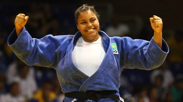 Judoca brasileira derruba campeã mundial e fatura ouro em Düsseldorf