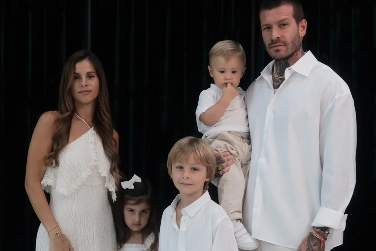 Shantal, Mateus Verdelho e os filhos posam com looks de Ano Novo Shantal, Mateus Verdelho e os filhos posam com looks de Ano Novo
