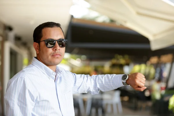Horário de verão começa no domingo (18/10). Confira dicas para se adaptar bem