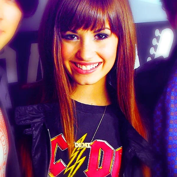 Demi Lovato se irrita com a ‘stalker’ de famosos Stalker Sarah