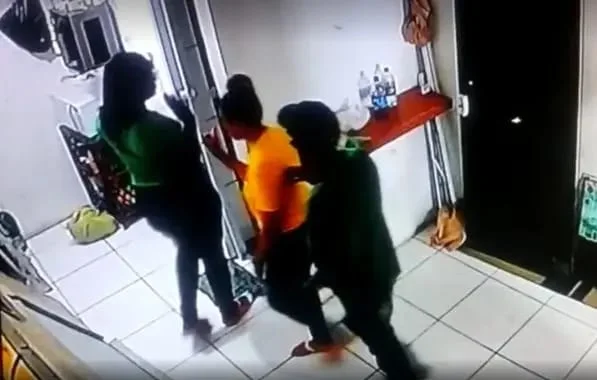 Homem prende funcionários no banheiro durante assalto em Salvador