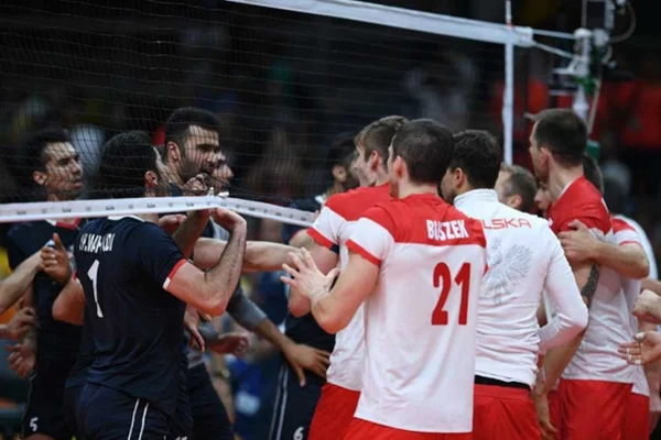 Jogadores de Irã e Polônia trocam ofensas após partida de vôlei