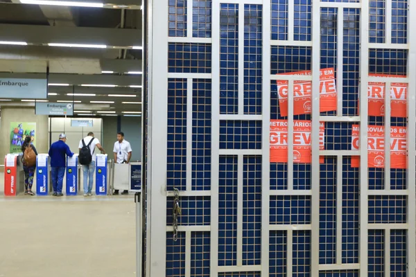 Metroviários não entram em greve e Metrô funcionará nesta segunda