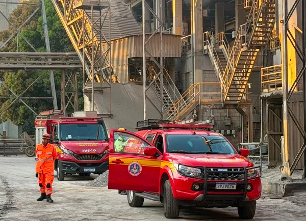 corpo de bombeiros fábrica de cimento