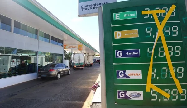 Greve dos caminhoneiros faz ações da Petrobras despencarem mais de 10%