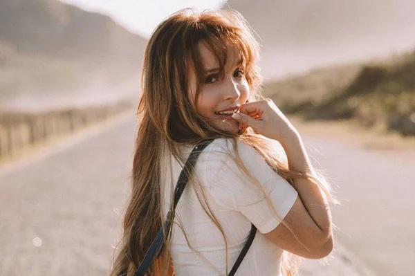 Larissa Manoela conta a real sobre beijos técnicos: “Tem que se sentir bem”