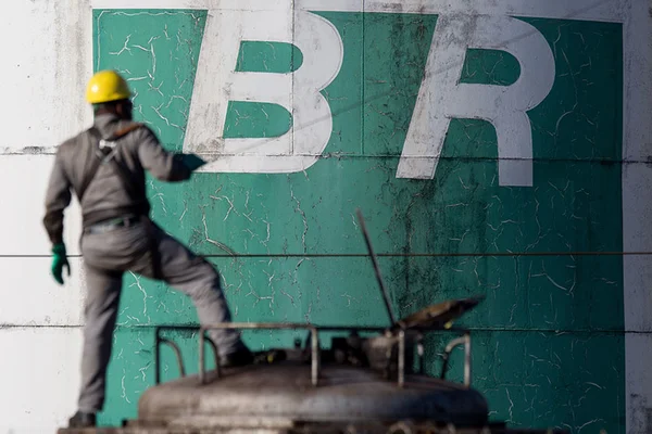 Petrobras recebe ordem da Receita para pagar de R$ 17 bi em impostos