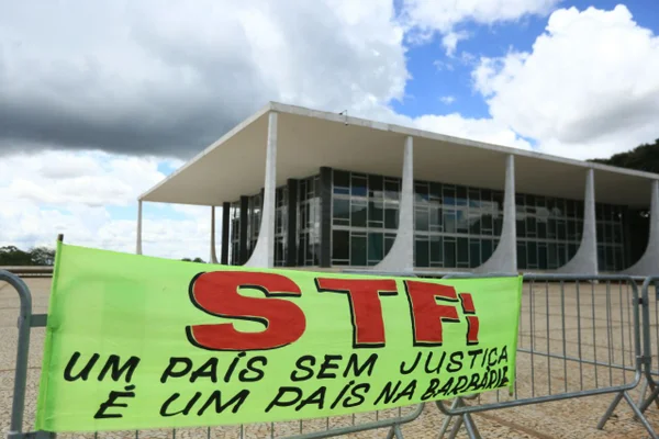 Prestes a julgar HC de Lula, STF começa a semana sob forte pressão