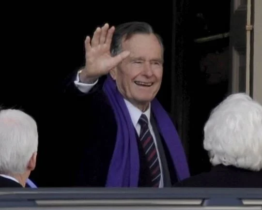Ex-presidente George H. W. Bush é hospitalizado em estado grave
