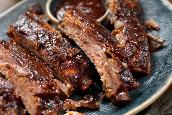 Receita fácil de costelinha macia, suculenta e dourada para o almoço