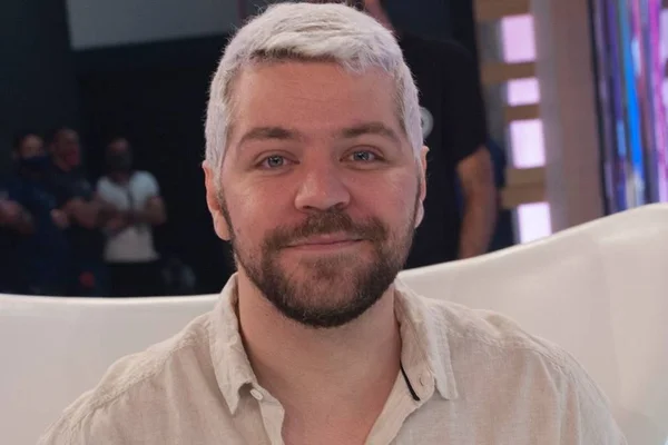 Victor Sarro desabafa após túmulo da família ser roubado - destaque galeria
